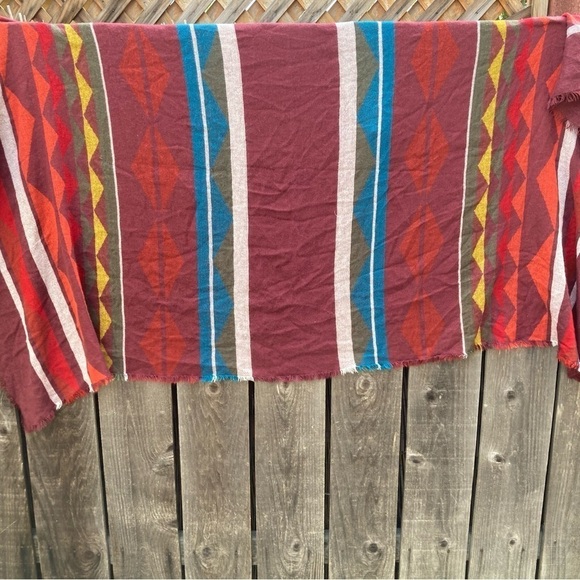 Old Navy Multicolor Print Scarf Acrylic Vibrant BOHO Hippie Modern City Chic - Picture 4 of 5